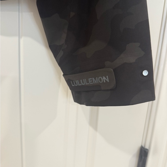 lululemon athletica Dark Green Camouflage Utility Jacket - Picture 9 of 9